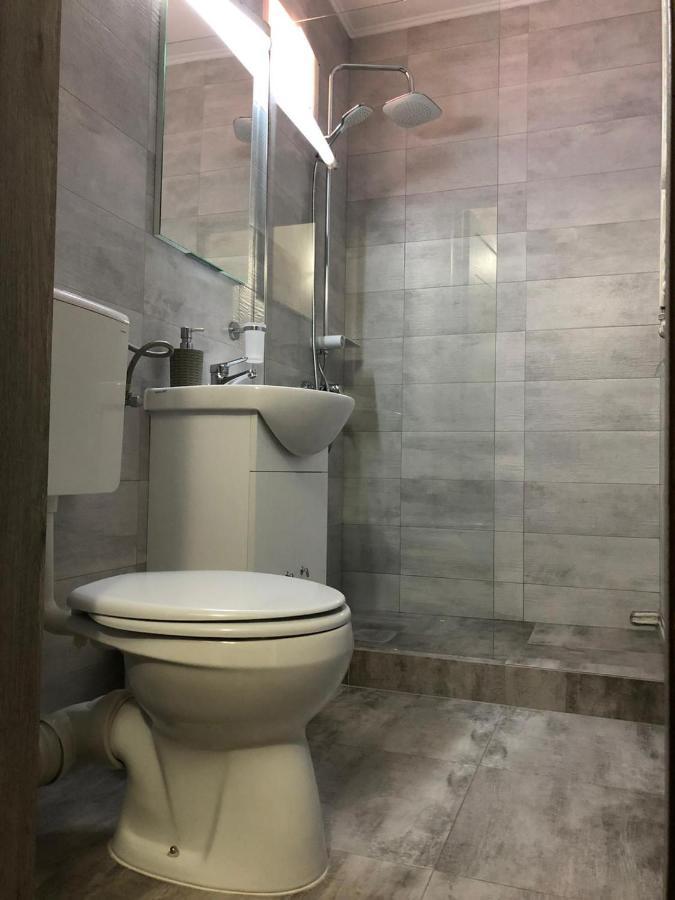 Hotel Cosmin אראד מראה חיצוני תמונה