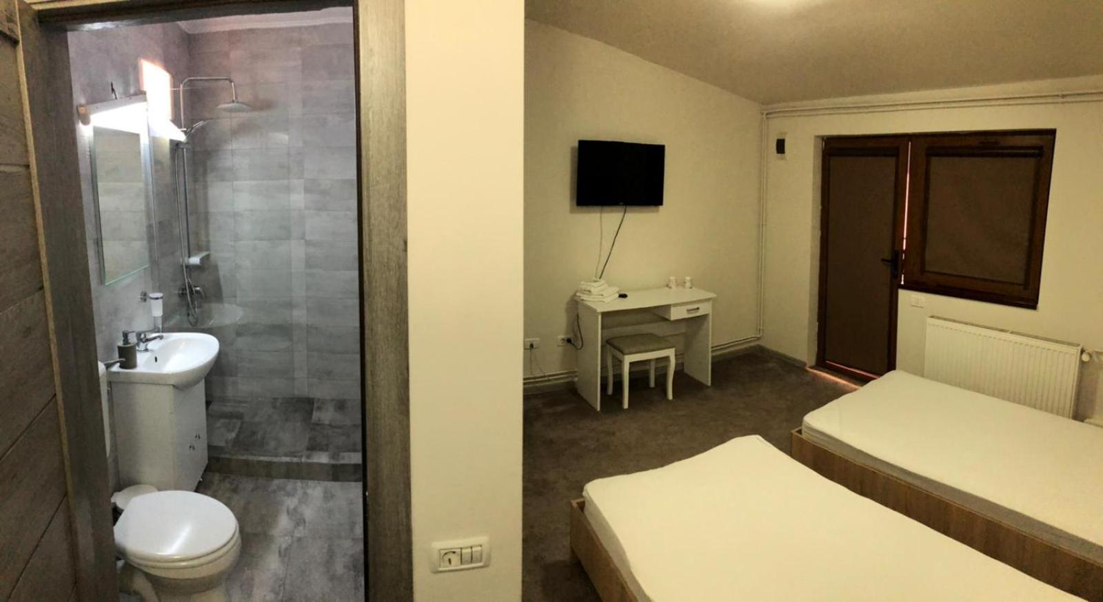 Hotel Cosmin אראד מראה חיצוני תמונה