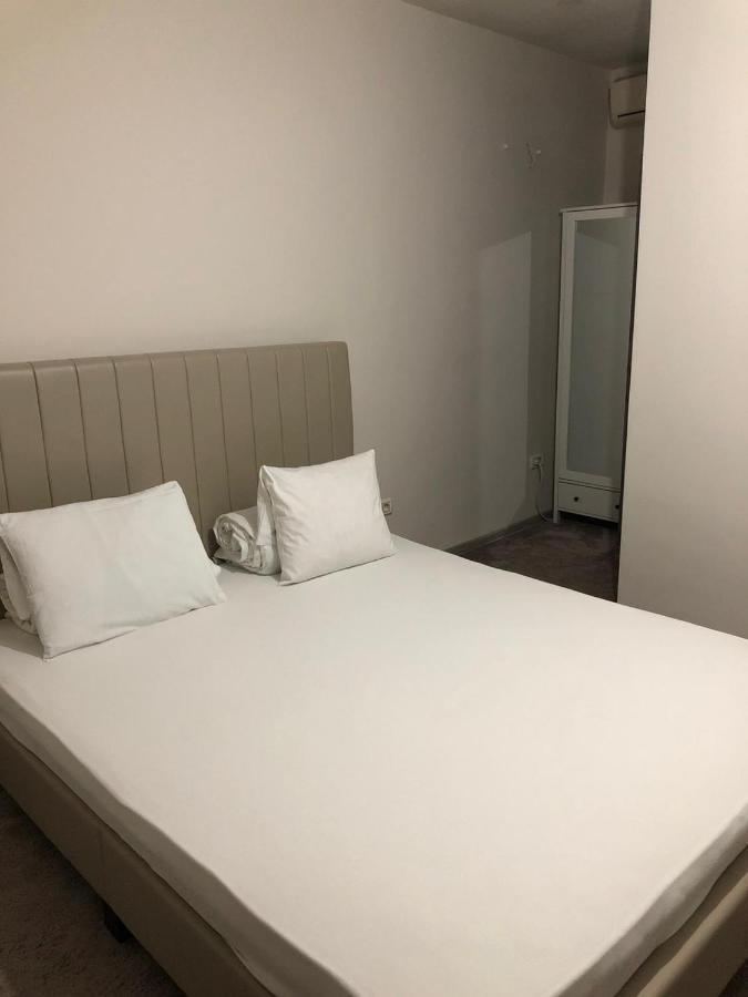 Hotel Cosmin אראד מראה חיצוני תמונה