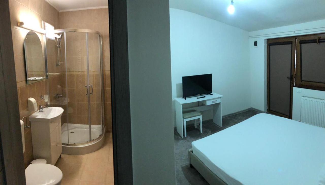 Hotel Cosmin אראד מראה חיצוני תמונה