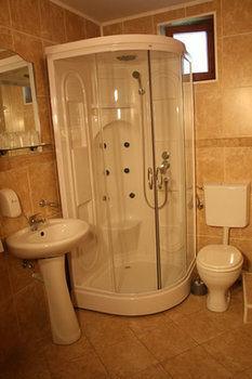 Hotel Cosmin אראד מראה חיצוני תמונה