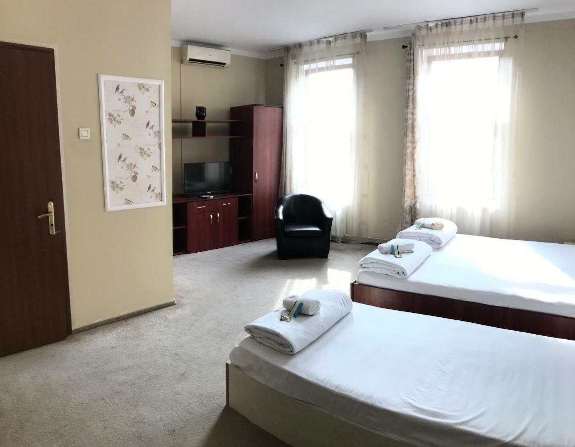 Hotel Cosmin אראד מראה חיצוני תמונה