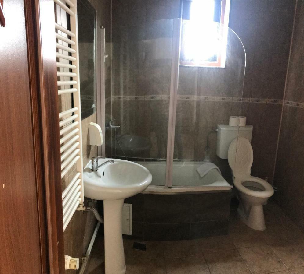 Hotel Cosmin אראד מראה חיצוני תמונה