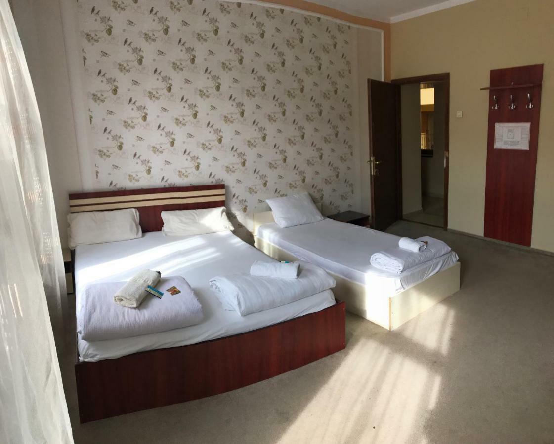 Hotel Cosmin אראד מראה חיצוני תמונה