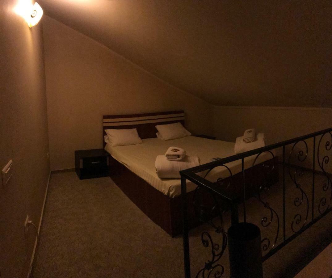 Hotel Cosmin אראד מראה חיצוני תמונה