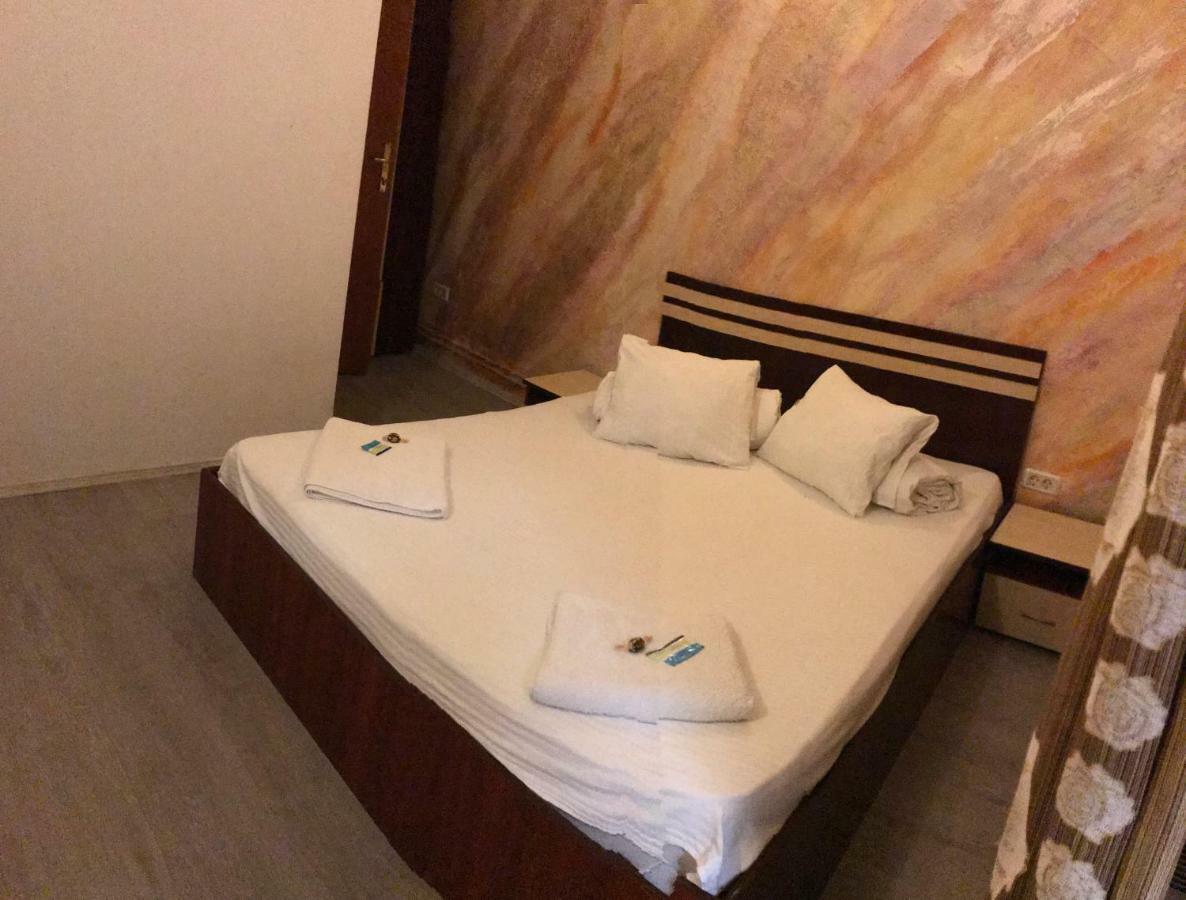 Hotel Cosmin אראד מראה חיצוני תמונה