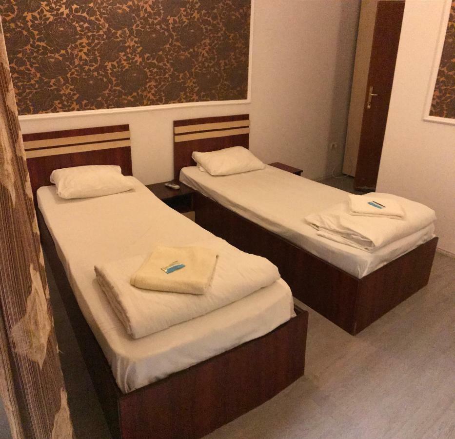 Hotel Cosmin אראד מראה חיצוני תמונה