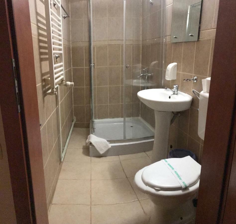 Hotel Cosmin אראד מראה חיצוני תמונה