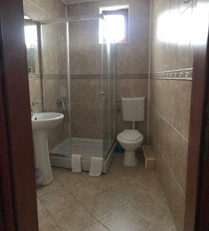 Hotel Cosmin אראד מראה חיצוני תמונה