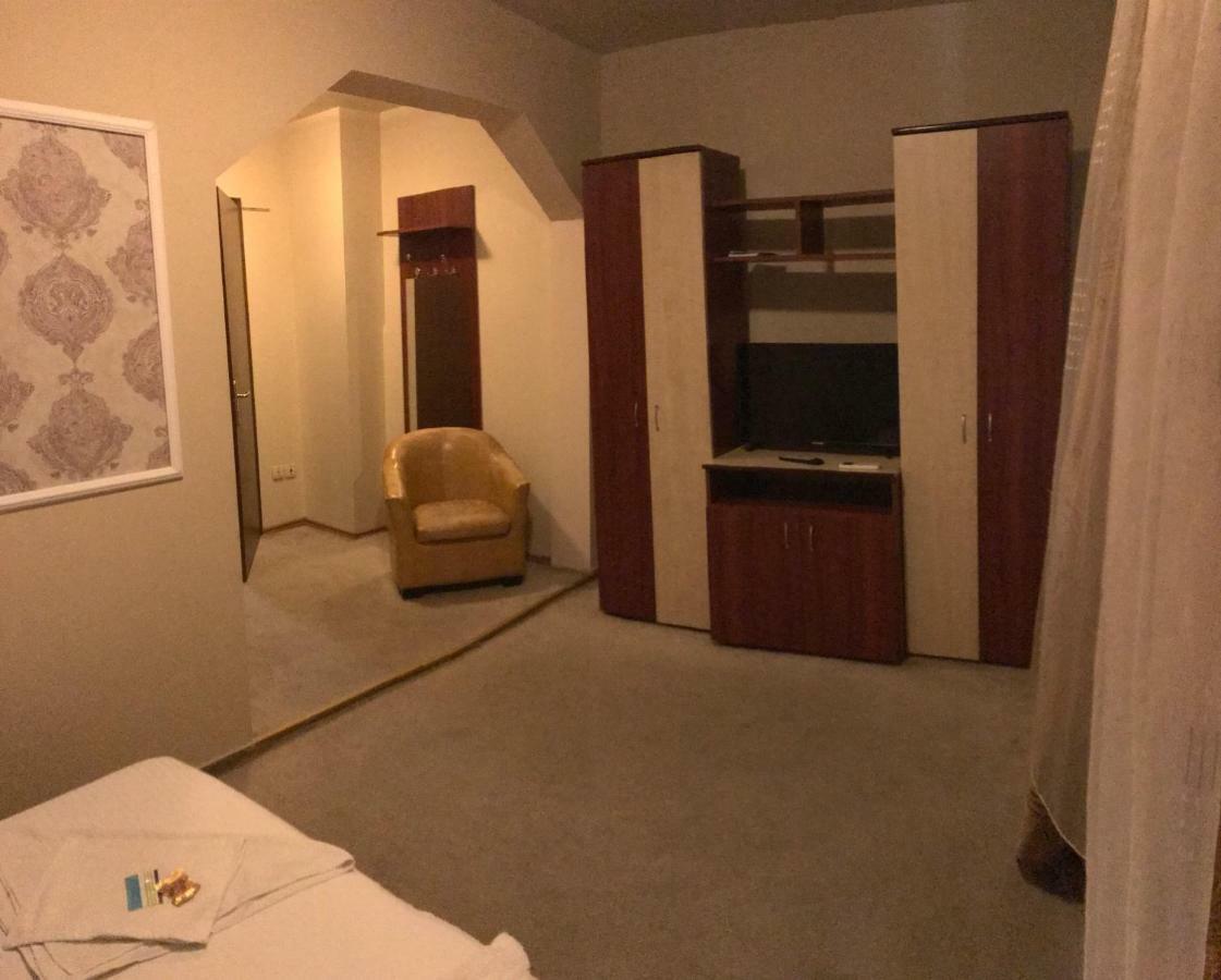 Hotel Cosmin אראד מראה חיצוני תמונה