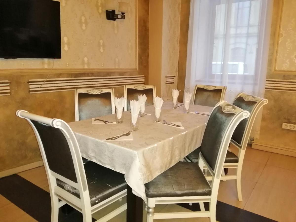 Hotel Cosmin אראד מראה חיצוני תמונה